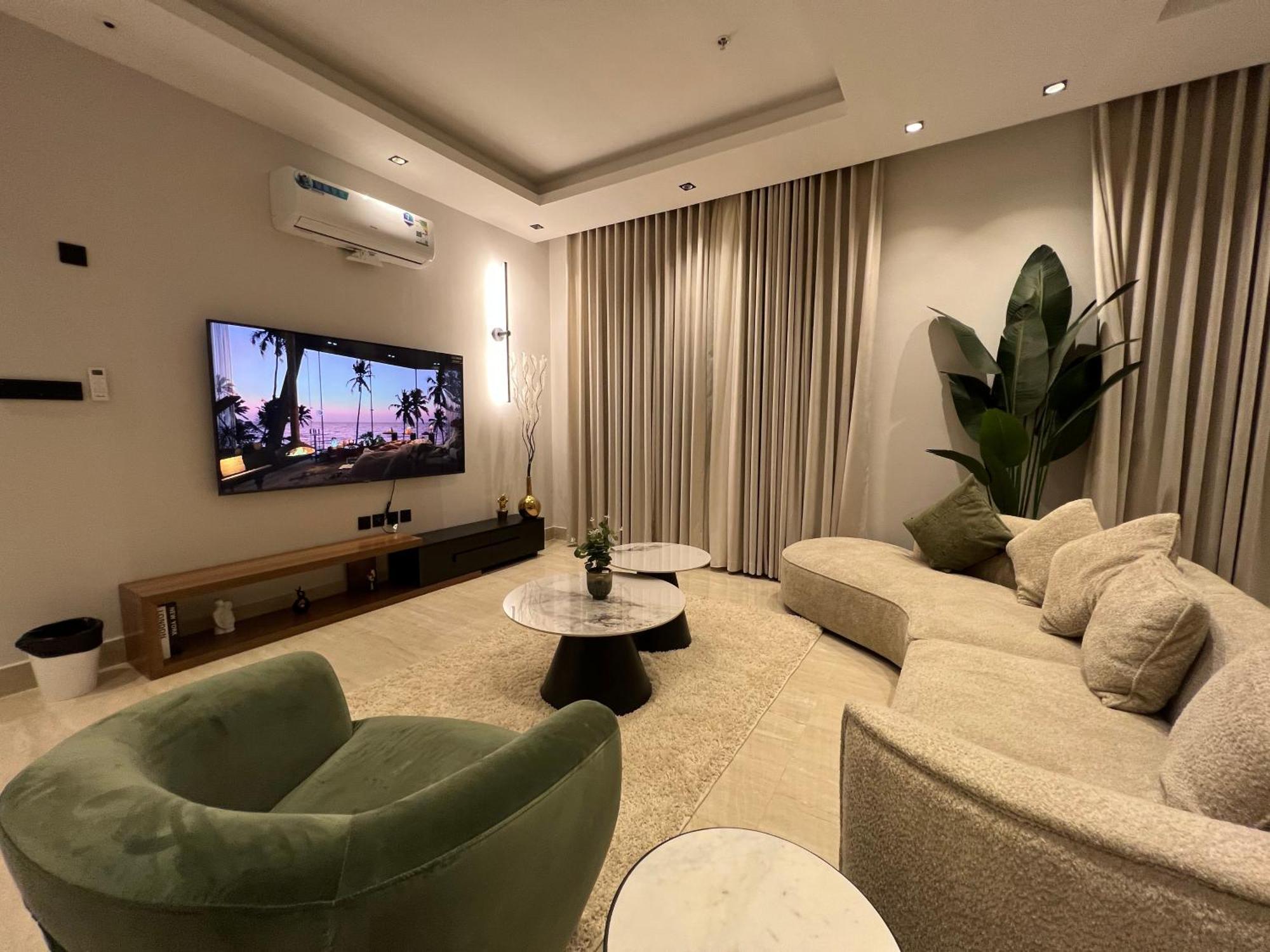 Luxy 2bd Near The Blvd
